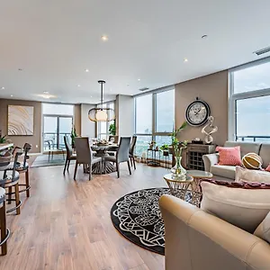 Amazing 3 Bed 4 Bath Penthouse With Roof Terrace Close To Airport , Mississauga Canada